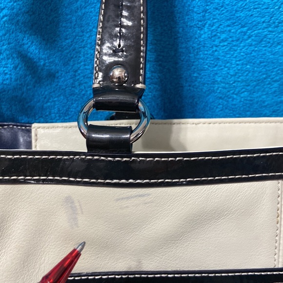 Pre-loved Coach Laura Tote - Picture 7 of 11